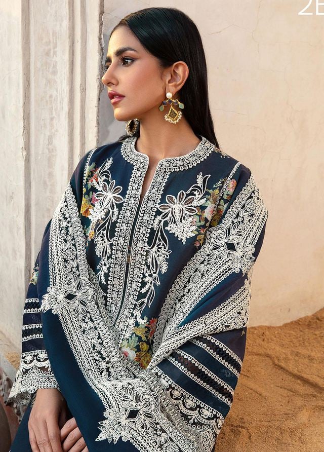 Luxury Eid Collection 3-Piece Embroidered Suit By CRIMSON