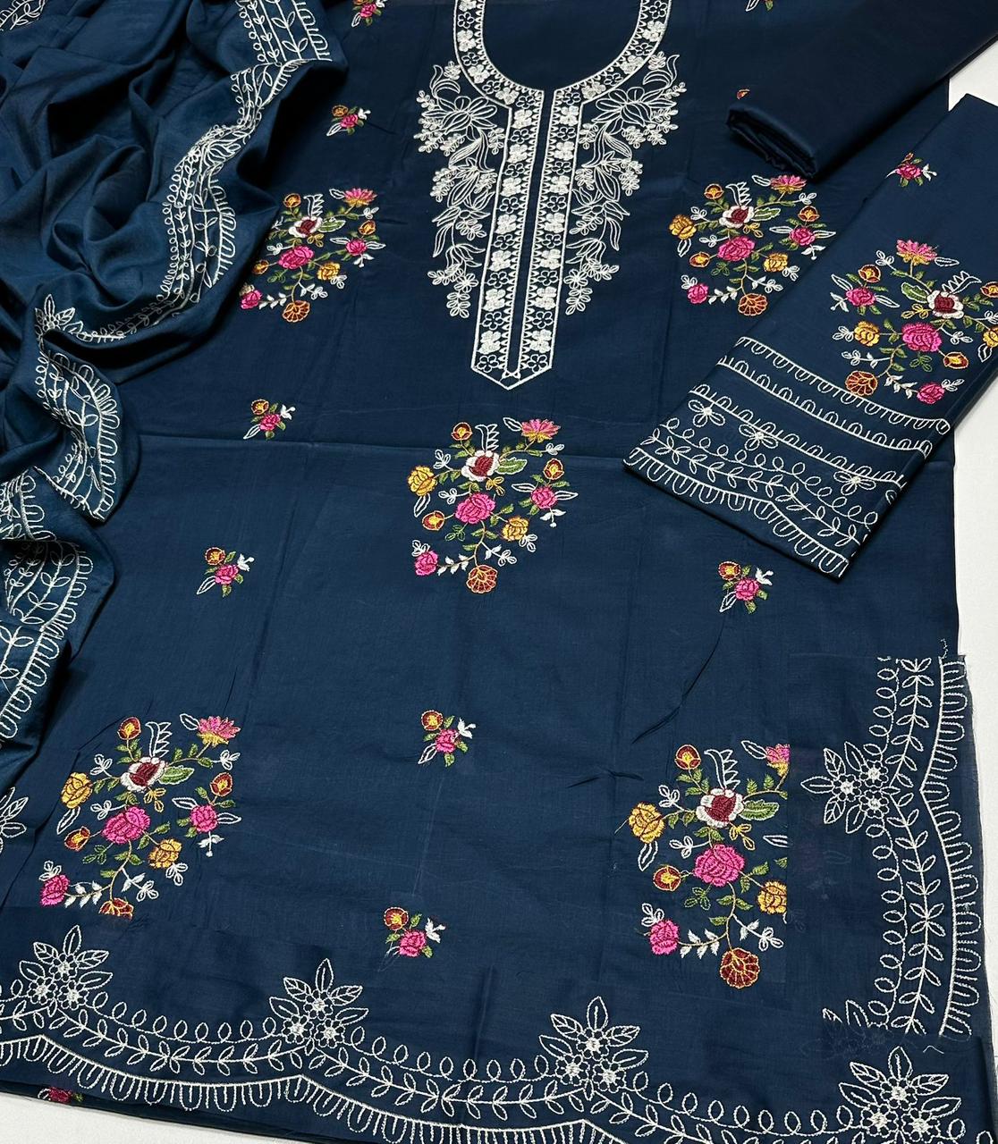 Luxury Eid Collection 3-Piece Embroidered Suit By CRIMSON